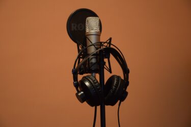 声優の副業はできる？未経験から始める方法とおすすめの仕事を解説